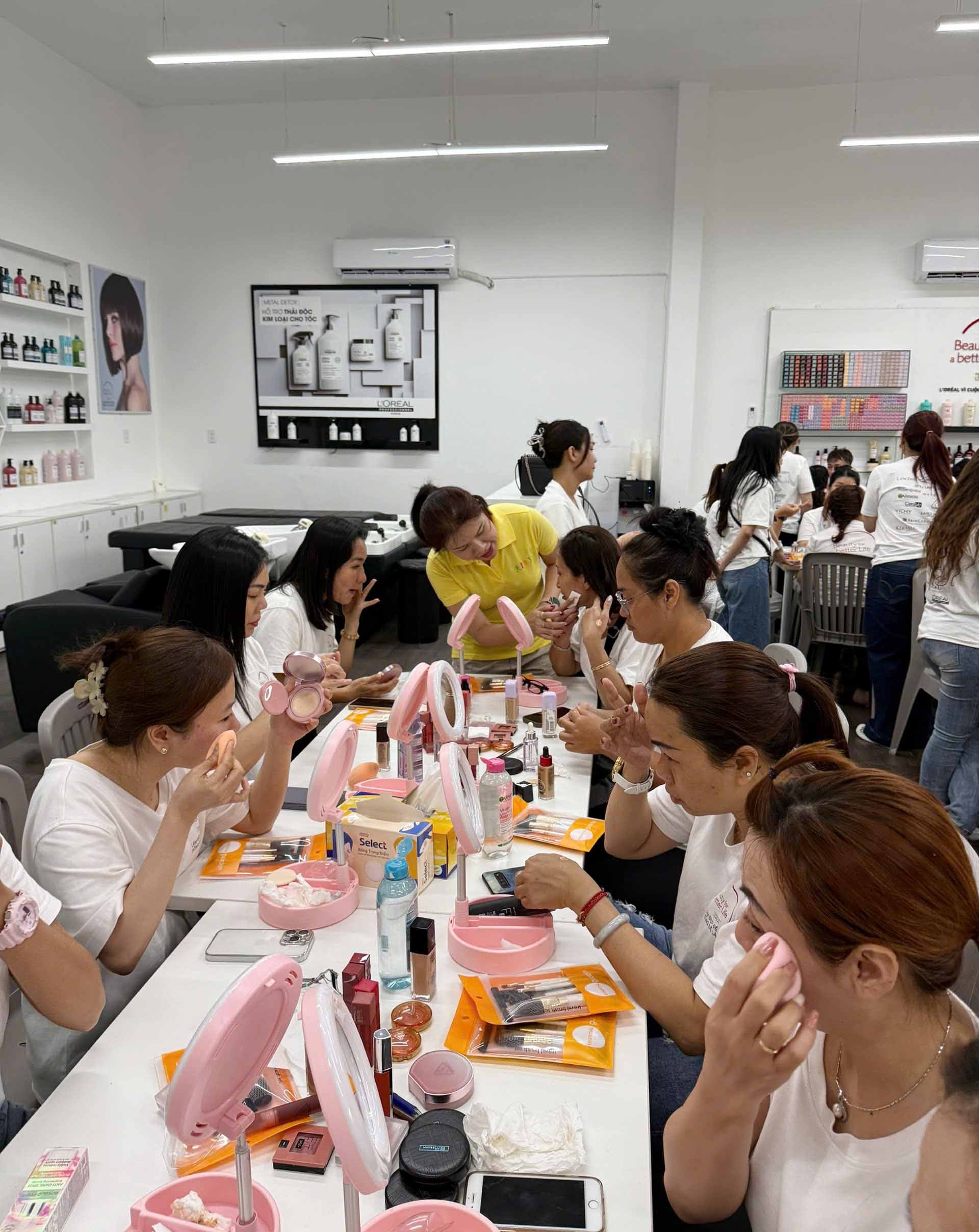 3a-dao-tao-make-up-1756091825.jpg
