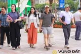Nhà đầu tư nườm nượp đổ về nơi có “siêu đô thị 18 tỷ USD” của Vinhomes: Khách sạn kín phòng, nhà hàng kín chỗ