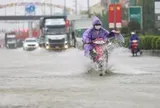 Miền Trung bước vào đợt mưa lớn kéo dài, miền Bắc giảm nhiệt