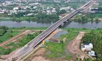 Cận cảnh cầu vượt sông Sài Gòn trước ngày về đích