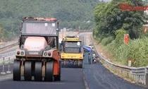 1.800 máy móc thiết bị tăng tốc trên cao tốc Nội Bài - Lào Cai