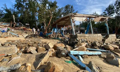 Làng biển Quảng Ngãi sau bão số 13: "Bao năm tích cóp, giờ trôi sạch trong một đêm"