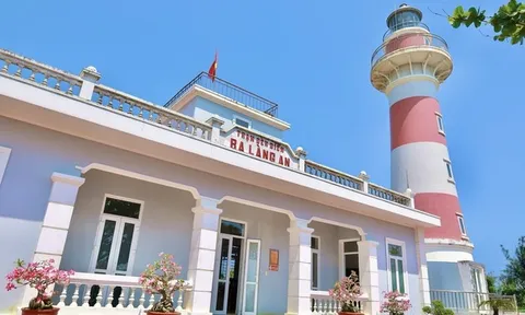 Ngọn hải đăng mang tên lạ bất ngờ trở thành điểm "săn view" hút khách