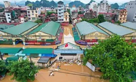 Mưa lớn dồn dập, Lạng Sơn chìm trong nước lũ nhìn từ trên cao