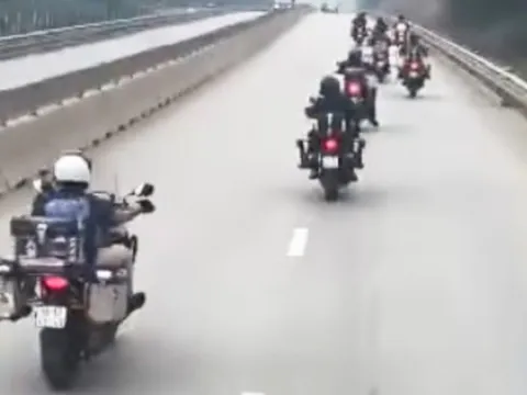 Xử phạt nhóm người nước ngoài đi mô tô phân khối lớn vào cao tốc