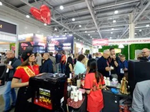 Rời "công xưởng" lên kệ hàng sang xịn - Tham chiếu từ lộ trình của King Coffee