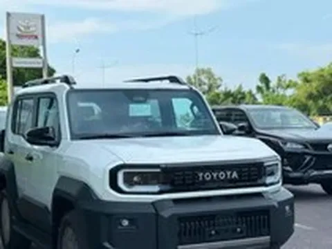 Xem trước Toyota Land Cruiser FJ vừa về đại lý ở Việt Nam