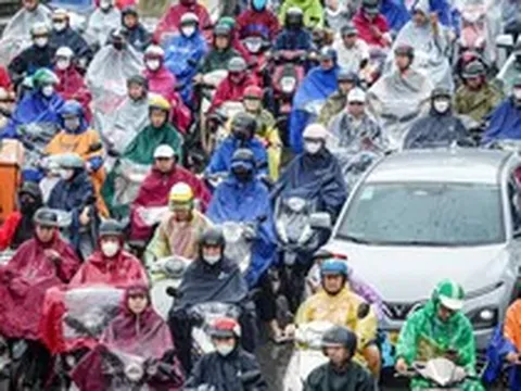 Vượt đỉnh điểm mưa bão, Hà Nội hôm nay tiếp tục mưa to