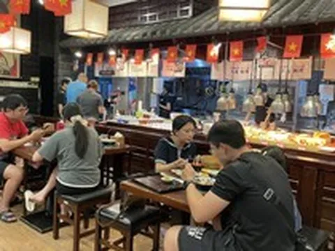 Đĩa cơm, tô bún 30.000 đồng biến mất, người dân phải chi tiêu ăn uống ra sao?