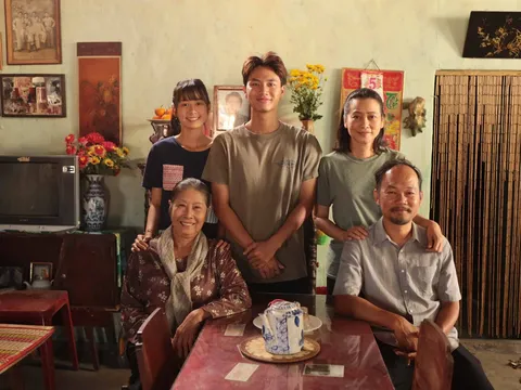 Sau 2 ngày khởi chiếu, Lật Mặt 8 vượt mốc 100 tỷ đồng