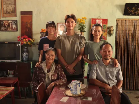 Lật Mặt 8 có 8 bài học sâu cay cho khán giả: Cha mẹ ơi, hãy tôn trọng cách con trưởng thành!