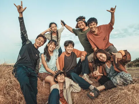 Lý Hải lập nhóm nhạc toàn năng với Lật Mặt 8: Cân đẹp hát - rap - nhảy, debut luôn cũng được!