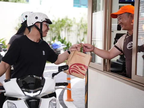 Highlands Coffee tiên phong ra mắt mô hình Drive-Thru đầu tiên trong ngành đồ uống tại Việt Nam